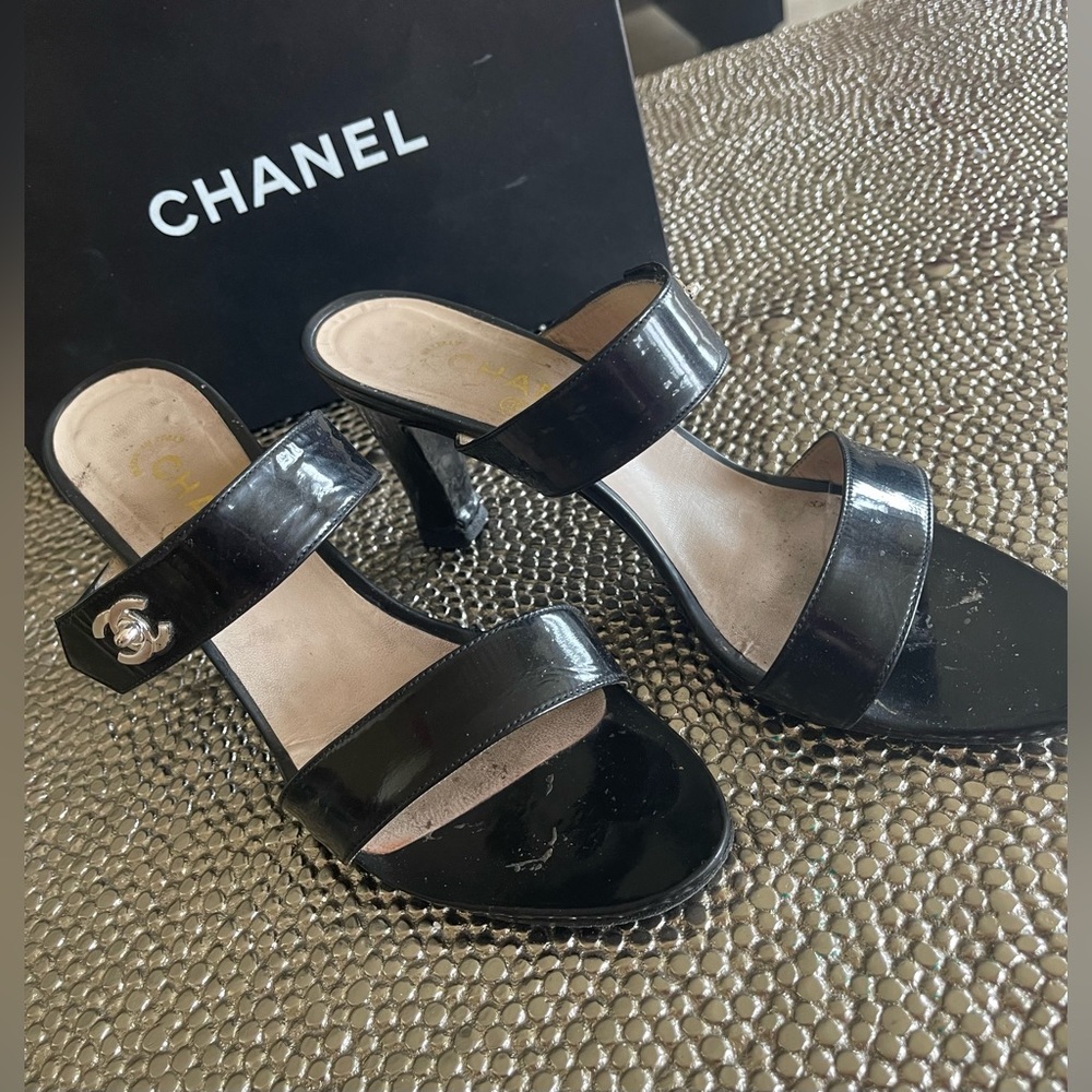 CHANEL BLACK LOGO HEELS